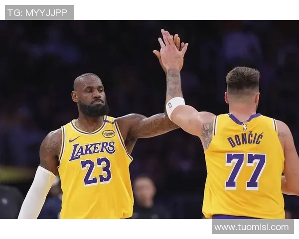 湖人勇夺榜首,詹姆斯带队逆袭,豪取多场胜利 湖人勇夺榜首,詹姆斯带队逆袭,豪取多场胜利